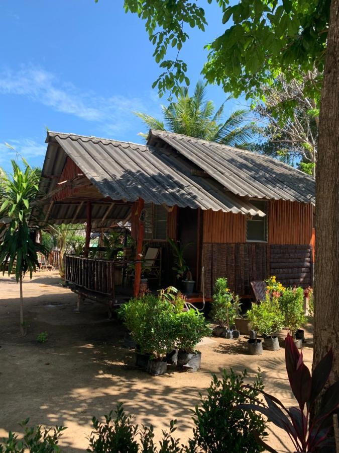 Montra Long Beach Bungalows Ko Lanta Dış mekan fotoğraf