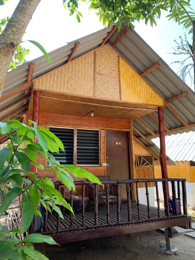 Montra Long Beach Bungalows Ko Lanta Dış mekan fotoğraf