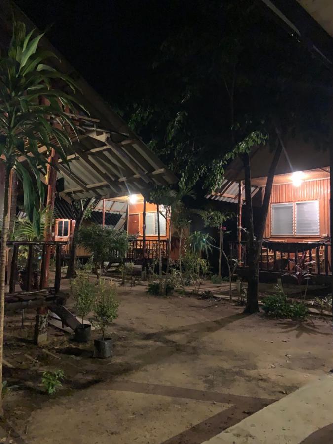 Montra Long Beach Bungalows Ko Lanta Dış mekan fotoğraf